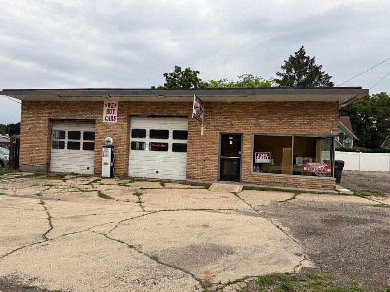 117 E Roosevelt Rd, Stillman Valley, IL for lease - Building Photo - Image 1 of 19
