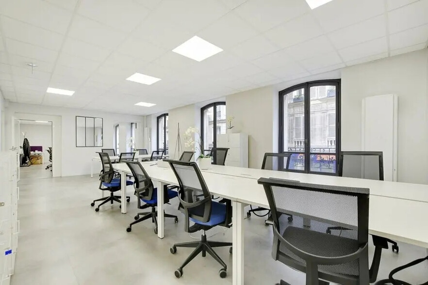 Immeuble residentiel dans Paris à vendre - Photo intérieure - Image 1 de 9