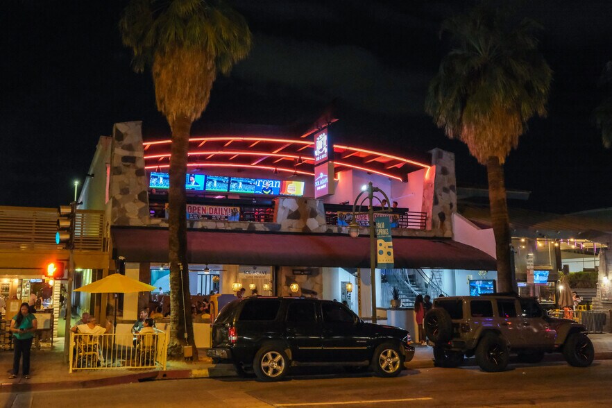 262 S Palm Canyon Dr, Palm Springs, CA à vendre - Photo du bâtiment - Image 2 de 23