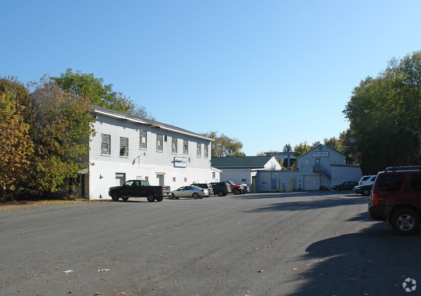 31 Faass Ave, Utica, NY for lease - Building Photo - Image 2 of 2