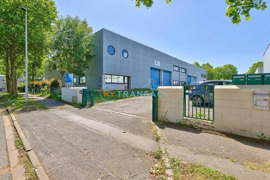 Flex in Collégien for lease - Building Photo - Image 2 of 4