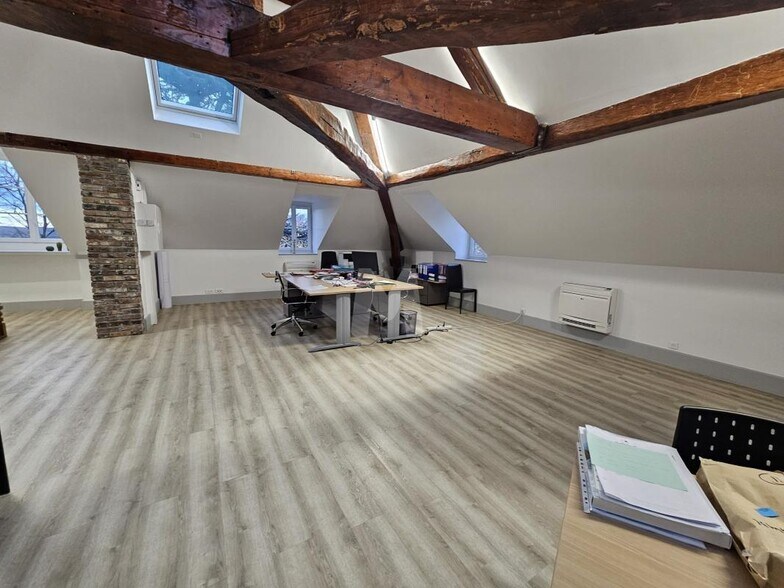 Office in Corbeil-Essonnes for lease - Interior Photo - Image 3 of 5