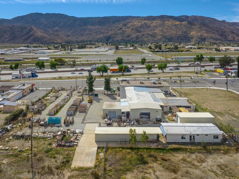 1679 E Ramsey St, Banning, CA à vendre - Photo du bâtiment - Image 3 de 21