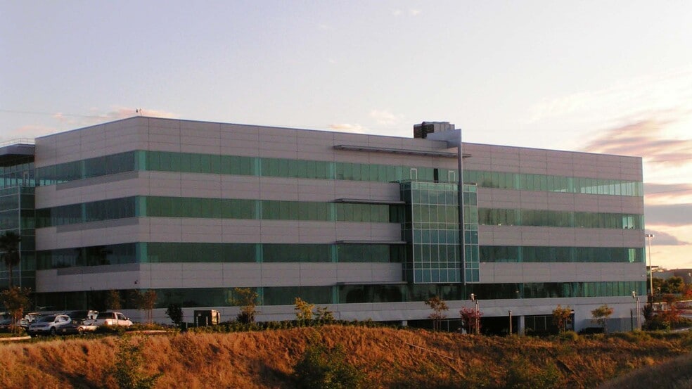 7815 N Palm Ave, Fresno, CA for lease - Building Photo - Image 3 of 7