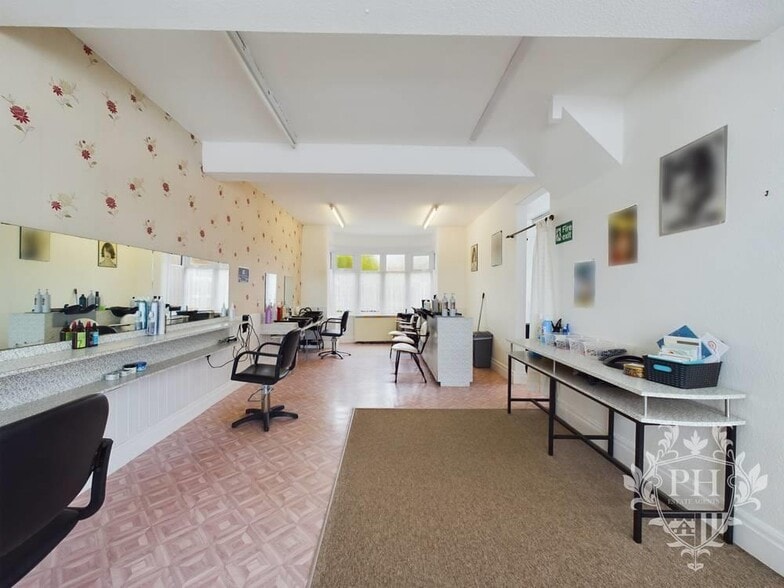 145 Oak Rd, Redcar for sale - Interior Photo - Image 2 of 12