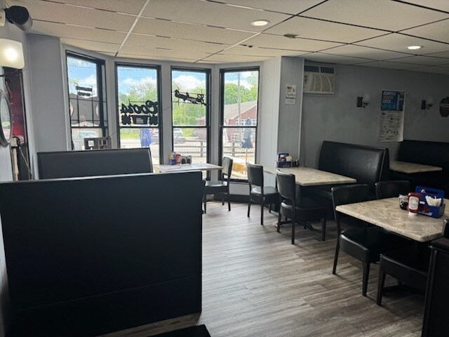 1406 Lake Ariel Hwy, Lake Ariel, PA à vendre - Photo du bâtiment - Image 2 de 3