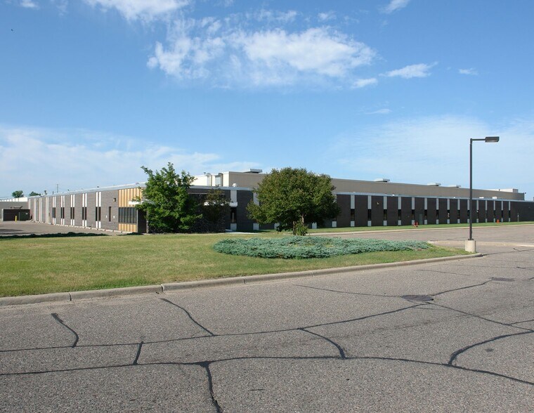 5501 W Old Shakopee Rd, Bloomington, MN à louer - Photo du bâtiment - Image 1 de 2