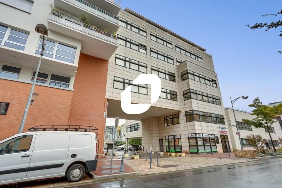 Office in Issy-les-Moulineaux for lease Building Photo- Image 1 of 10
