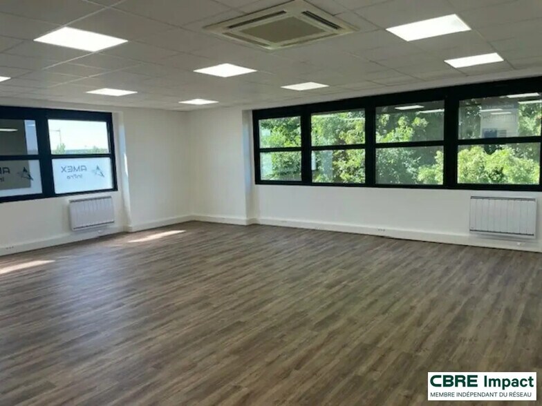 Office in Reims for lease - Interior Photo - Image 1 of 8