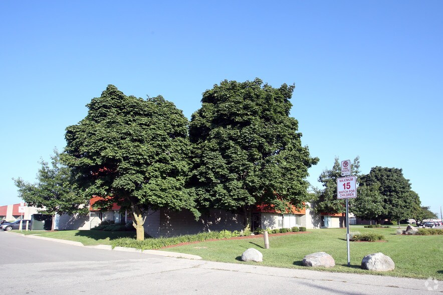 1600 Industrial Rd, Cambridge, ON for lease - Building Photo - Image 2 of 3