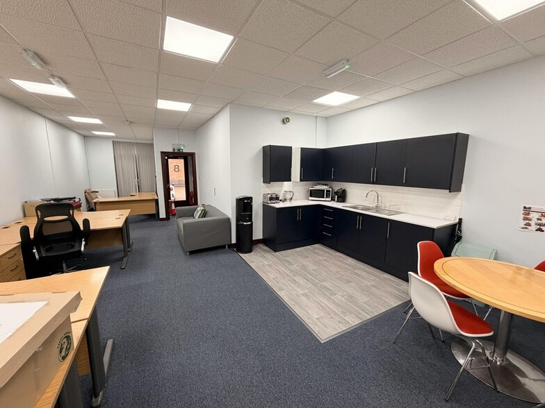 Hughenden Ave, High Wycombe for lease - Building Photo - Image 2 of 11