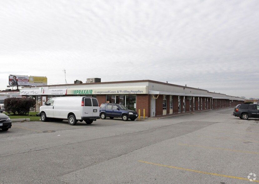 90 Signet Dr, Toronto, ON for lease - Primary Photo - Image 1 of 2