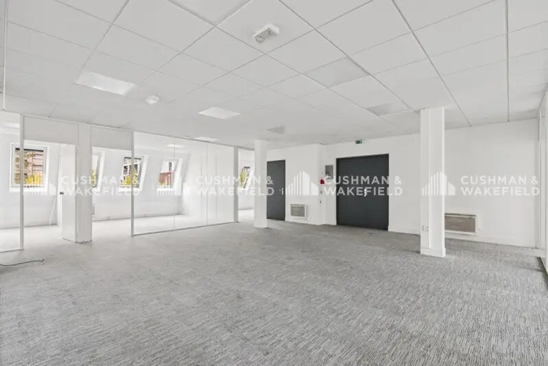 52-54 Rue Du Capitaine Guynemer, Courbevoie for lease - Interior Photo - Image 3 of 14