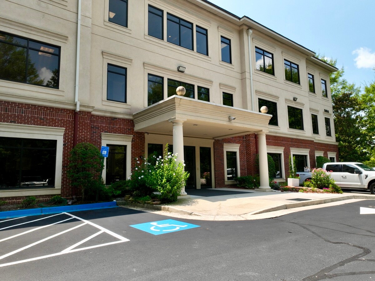 5855 Sandy Springs Cir NE, Atlanta, GA 30328 - Unit 150 -  - Interior Photo - Image 1 of 18