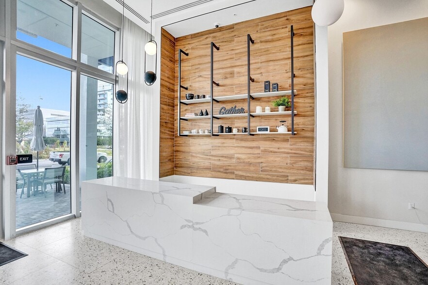 2820 NE 214th St, Aventura, FL for lease - Interior Photo - Image 2 of 12