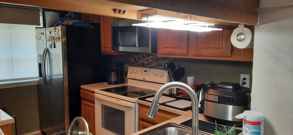 2121 Park Willow Ln. Unit C, Arlington, TX for sale - Building Photo - Image 2 of 15