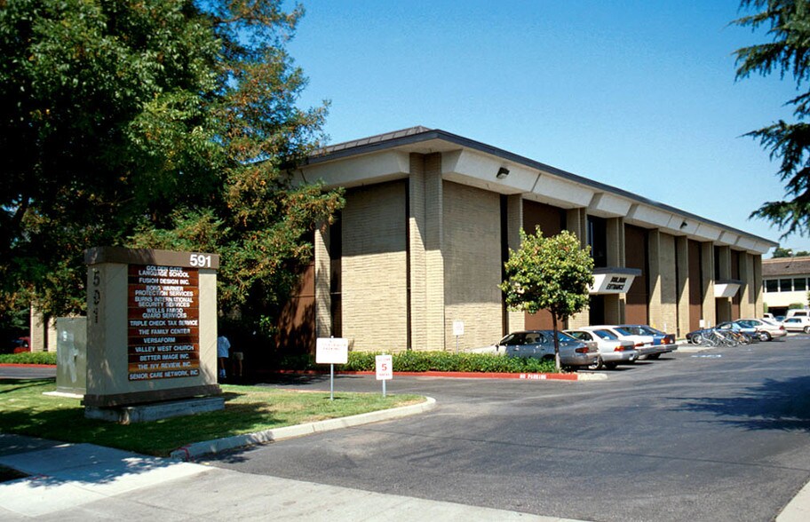 591 W Hamilton Ave, Campbell, CA à louer - Photo du bâtiment - Image 2 de 4