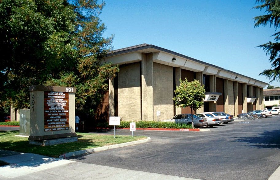 591 W Hamilton Ave, Campbell, CA à louer - Photo du bâtiment - Image 2 de 4