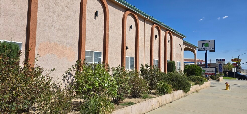 16352 Sierra Hwy, Mojave, CA for sale - Building Photo - Image 2 of 20