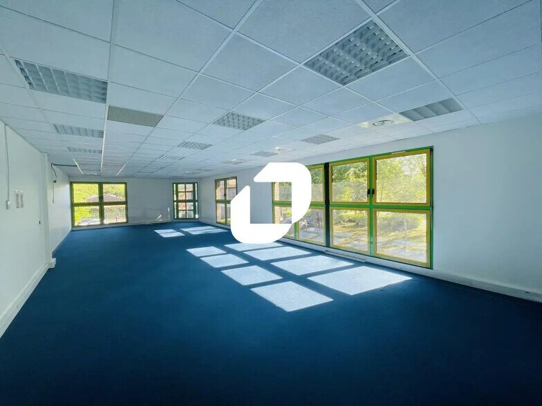 Office in Lognes for lease - Interior Photo - Image 1 of 6