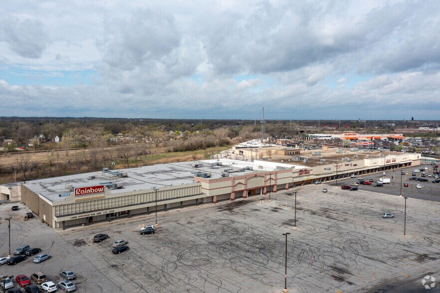 87-125 E 87th St, Chicago, IL à louer - Aérien - Image 2 de 11