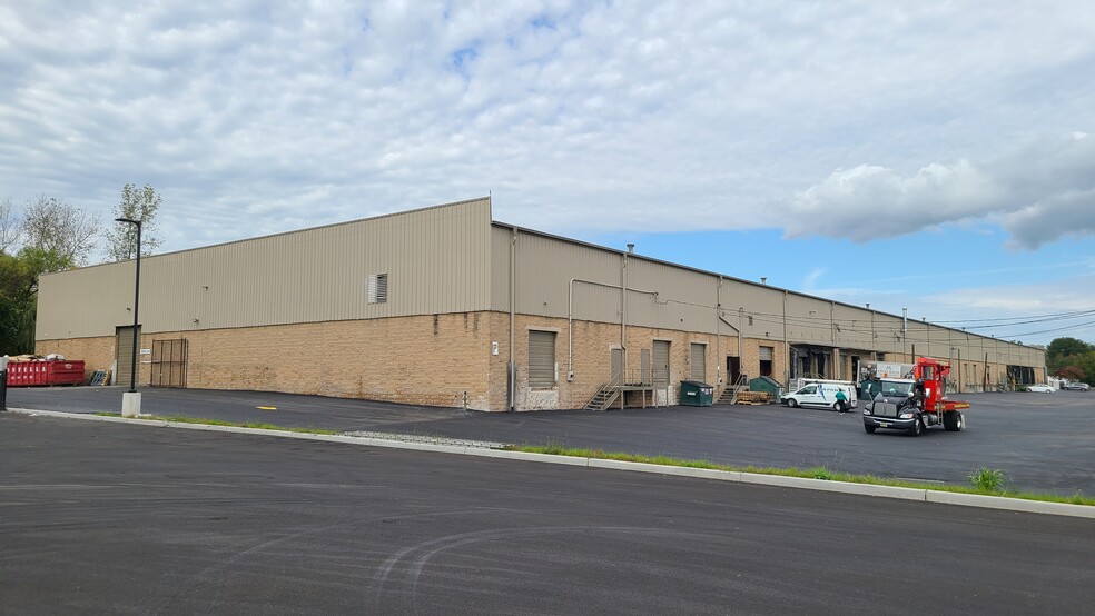 25 Commerce Rd, Fairfield, NJ for lease - Building Photo - Image 2 of 2