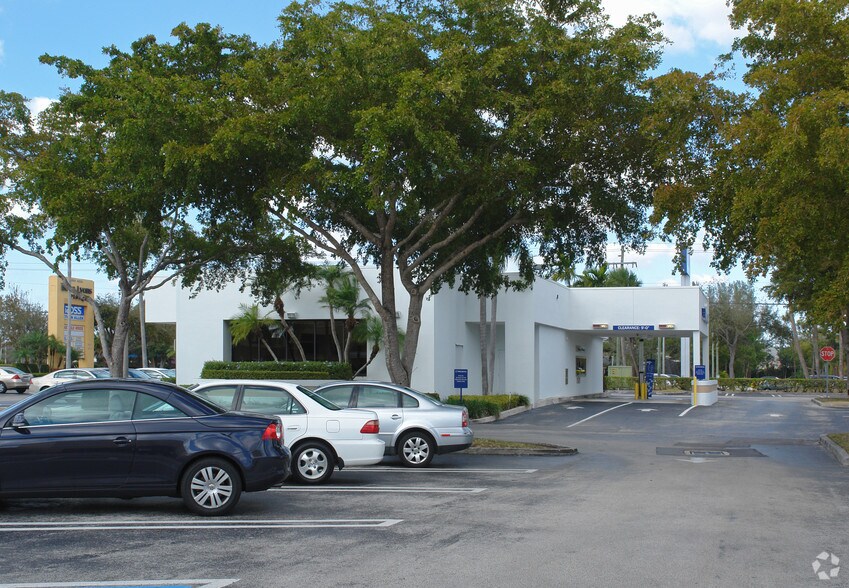 9162 Glades Rd, Boca Raton, FL à louer - Photo du bâtiment - Image 2 de 2