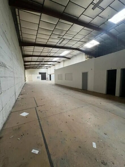 Flex in Toulouse for lease - Interior Photo - Image 1 of 5