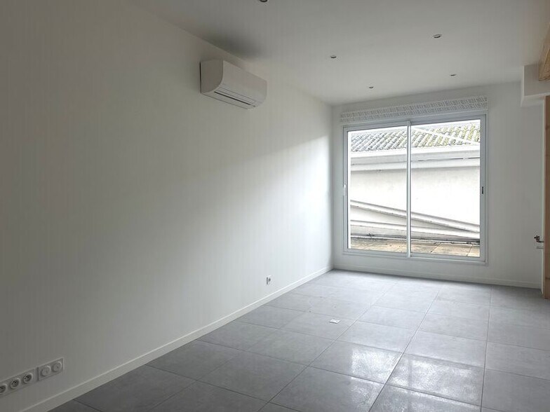 Office in Villeurbanne for lease - Building Photo - Image 2 of 6