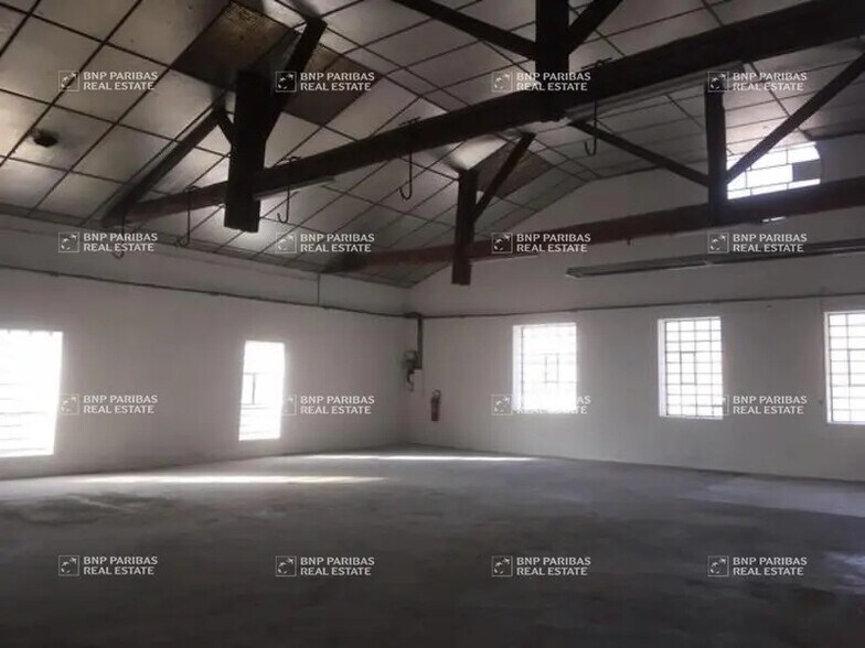 Flex in Neuville-sur-Saône for lease - Interior Photo - Image 2 of 16