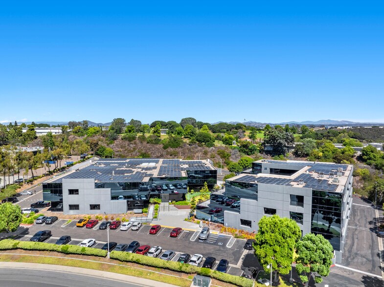 6160 Cornerstone Ct E, San Diego, CA à louer - Photo du bâtiment - Image 3 de 5
