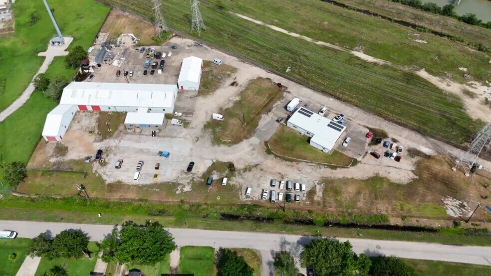 2309 Zapata St, Freeport, TX à vendre - Vidéo sur l’inscription commerciale - Image 2 de 24