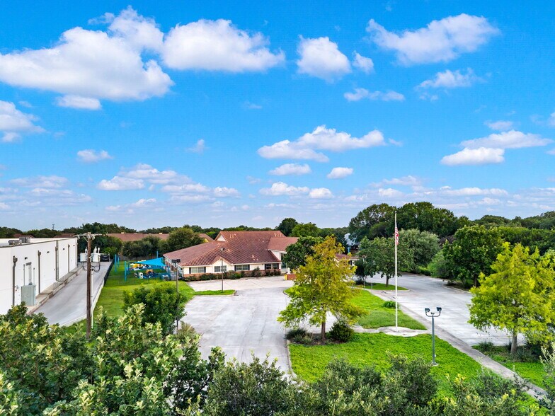 10002 Camino Bandera, San Antonio, TX à vendre - Photo du bâtiment - Image 2 de 76