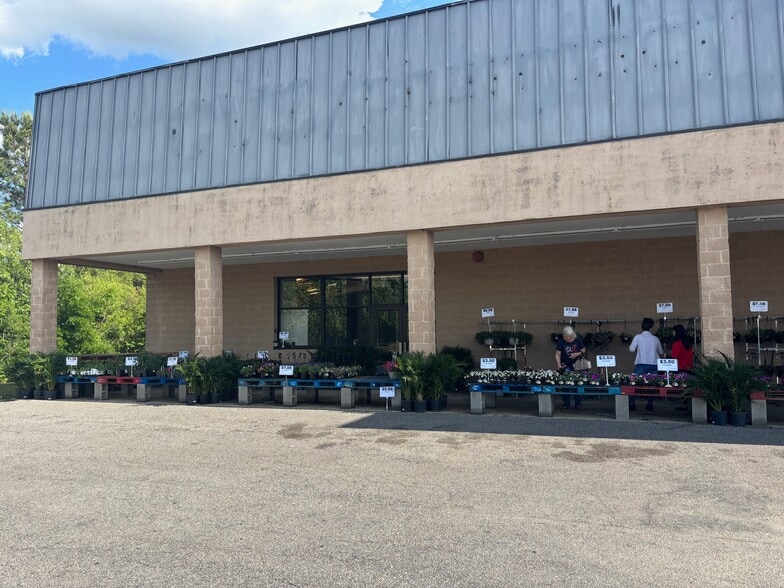 427-429 W McIntyre St, Mullins, SC for lease - Building Photo - Image 3 of 13