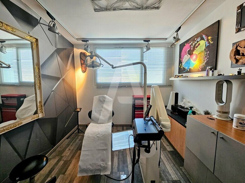 2 Rue Du Val D'Orsay, Orsay for sale - Interior Photo - Image 2 of 6