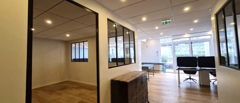 Bureau dans Montrouge à vendre - Photo du bâtiment - Image 3 de 11