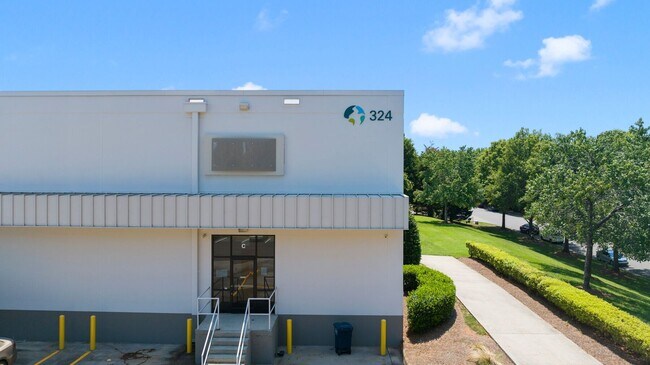 Plus de détails pour 324 Park Knoll Dr, Morrisville, NC - Industriel à louer