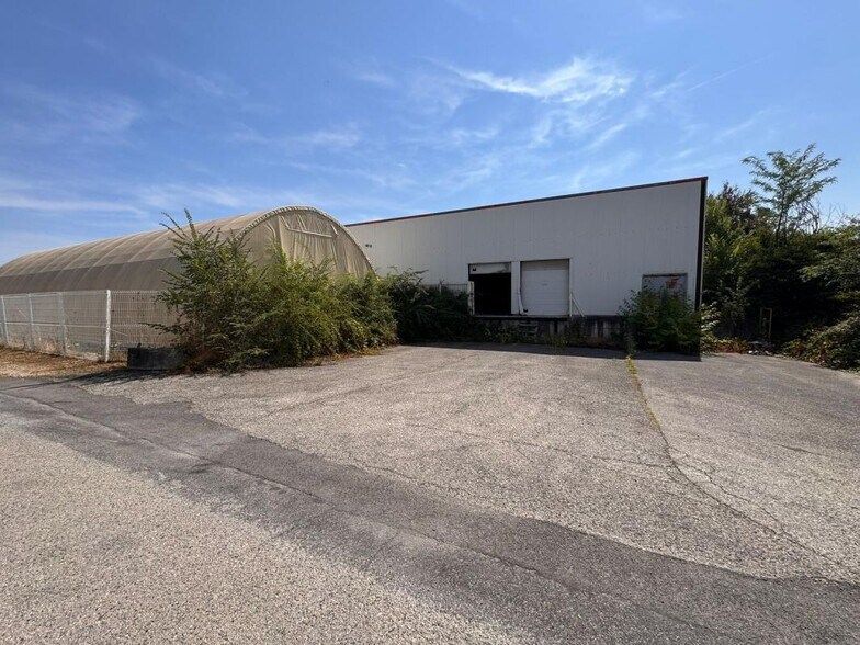 28 Rue Du Claret, Charvieu-Chavagneux for sale - Building Photo - Image 2 of 6