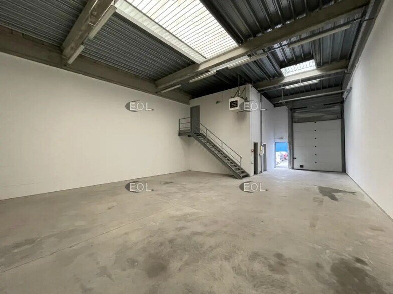 Flex in Chambly for lease - Interior Photo - Image 2 of 7