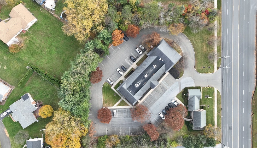 2330-2350 Schoenersville Rd, Bethlehem, PA à louer - Photo du bâtiment - Image 2 de 5