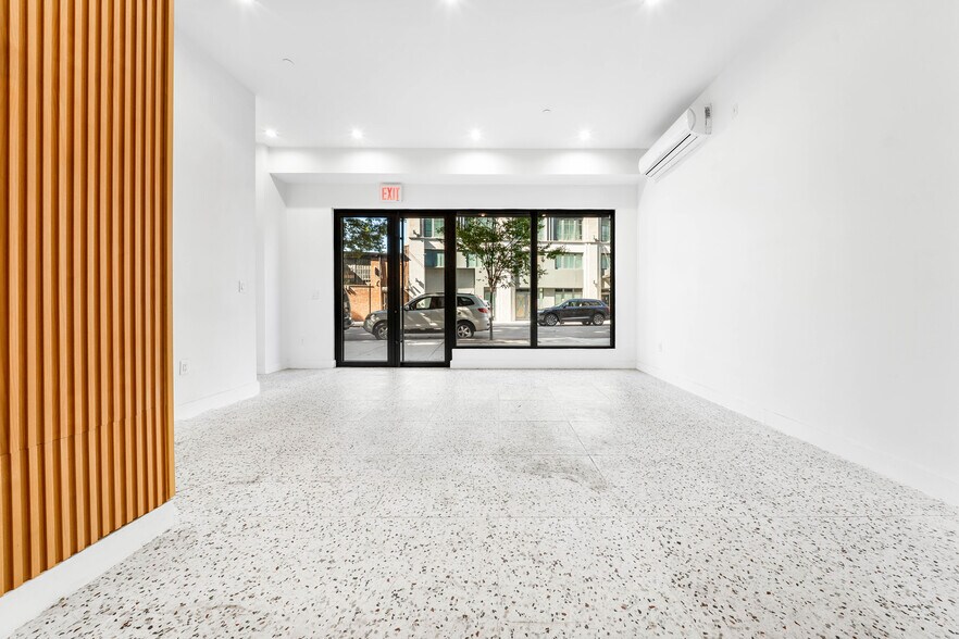 37-29 32nd St, Long Island City, NY à vendre - Photo du bâtiment - Image 2 de 13