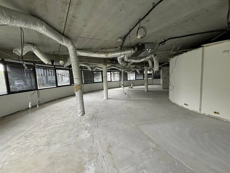 Office in Mérignac for lease - Interior Photo - Image 1 of 8