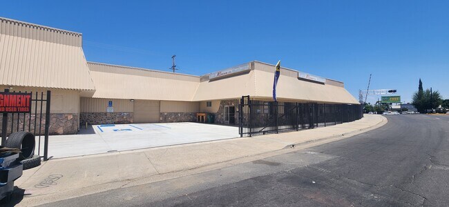 Plus de détails pour 1939 E Olive Ave, Fresno, CA - Industriel à louer