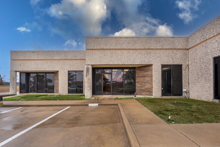 1930 Alpha Dr, Rockwall, TX for lease - Building Photo - Image 2 of 2