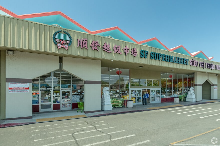 5892 S Land Park Dr, Sacramento, CA for lease - Building Photo - Image 3 of 7