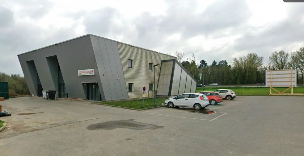 Flex in Noyal-sur-Vilaine for lease - Building Photo - Image 1 of 2