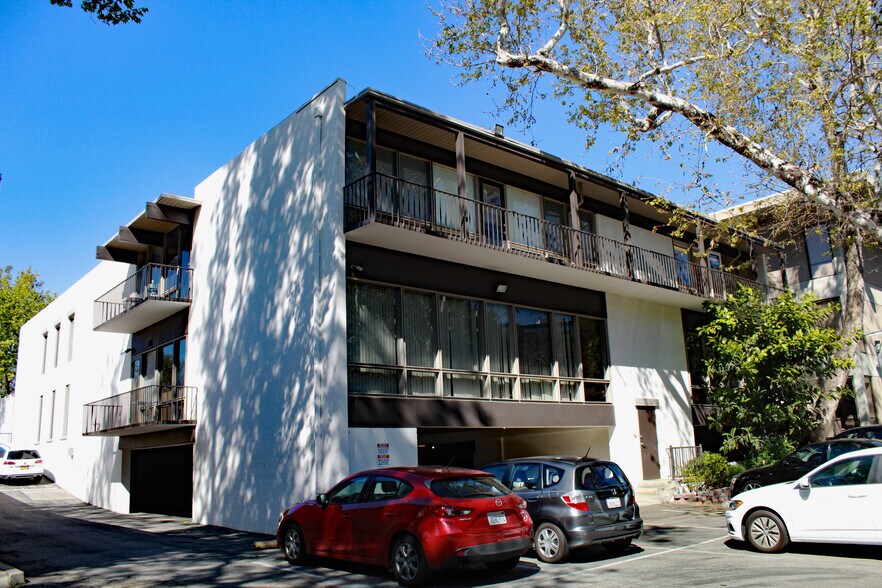 7462 N Figueroa St, Los Angeles, CA à louer - Photo du bâtiment - Image 3 de 6