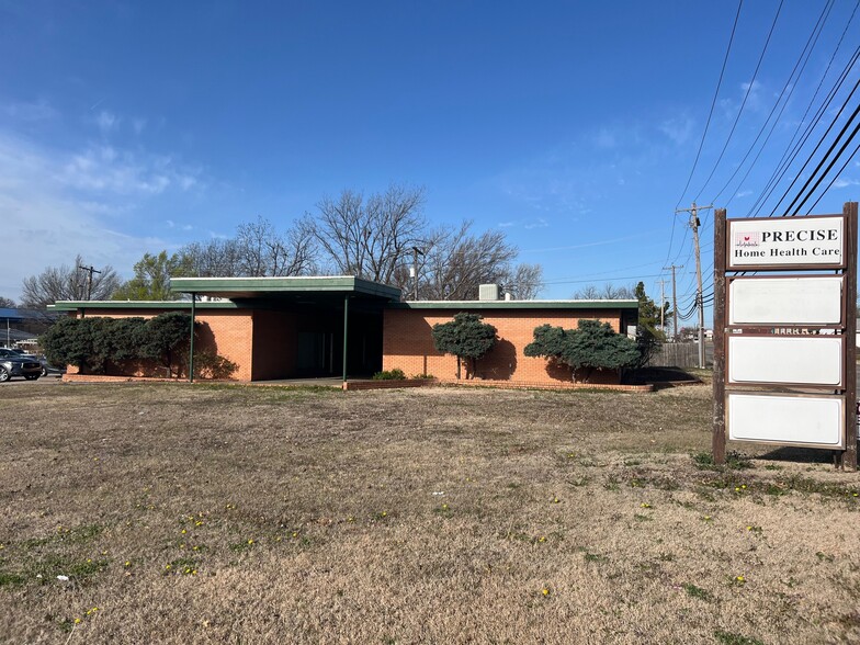 900 E Hartford Ave, Ponca City, OK for lease - Primary Photo - Image 1 of 21