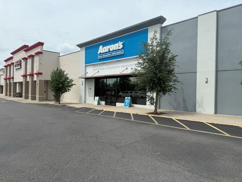 2800-2830 S Bay St, Eustis, FL à louer - Photo du bâtiment - Image 2 de 7