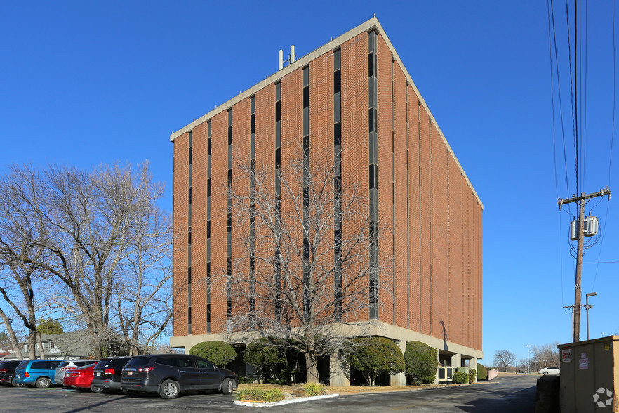 5200 S Yale Ave, Tulsa, OK à louer - Photo du bâtiment - Image 3 de 34